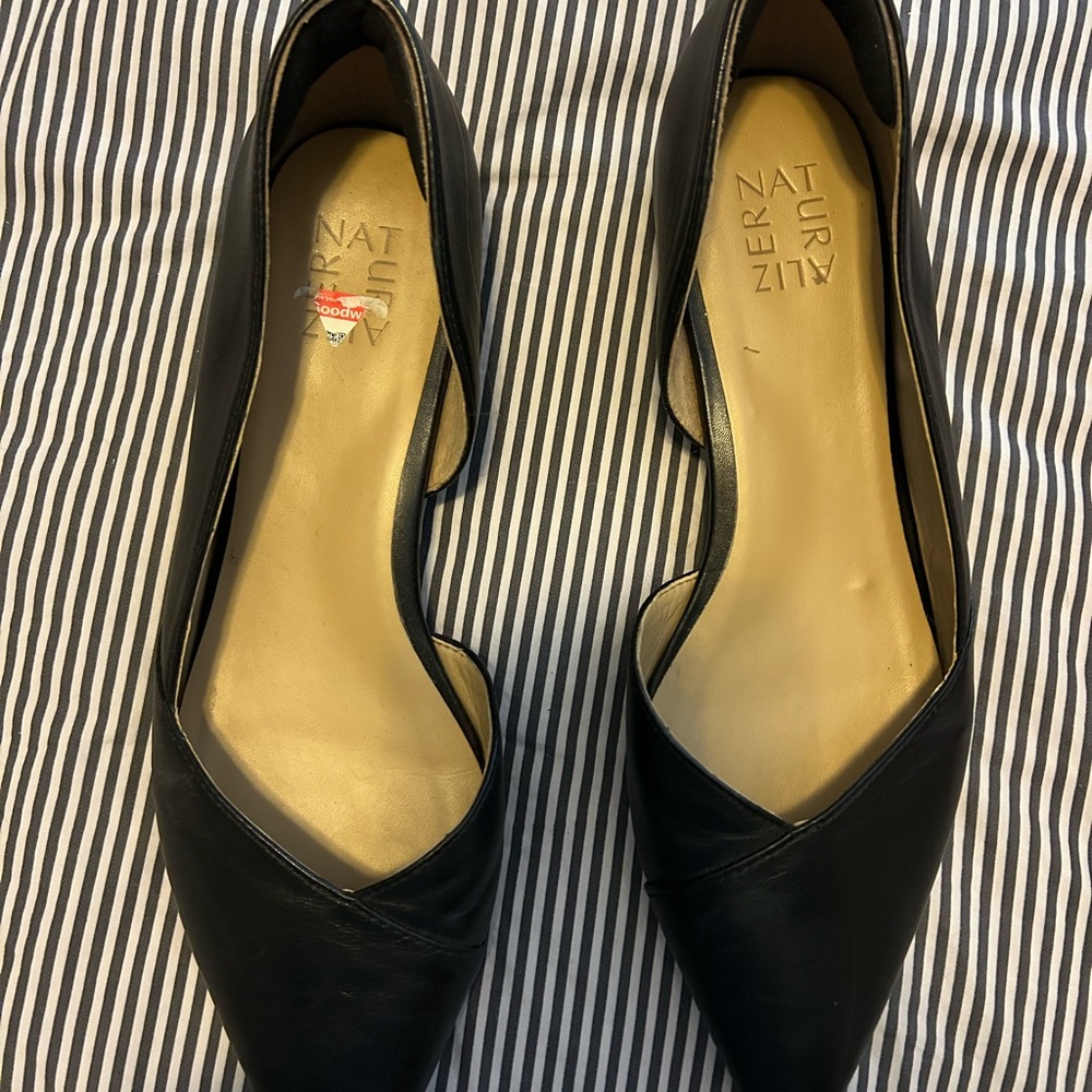 Naturalized sz 10 Black Women's Flats pointed toe